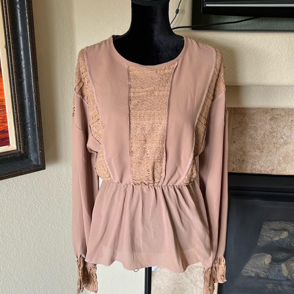 SUGARFOX Boho Lace accent top!!  Size S  NWOT